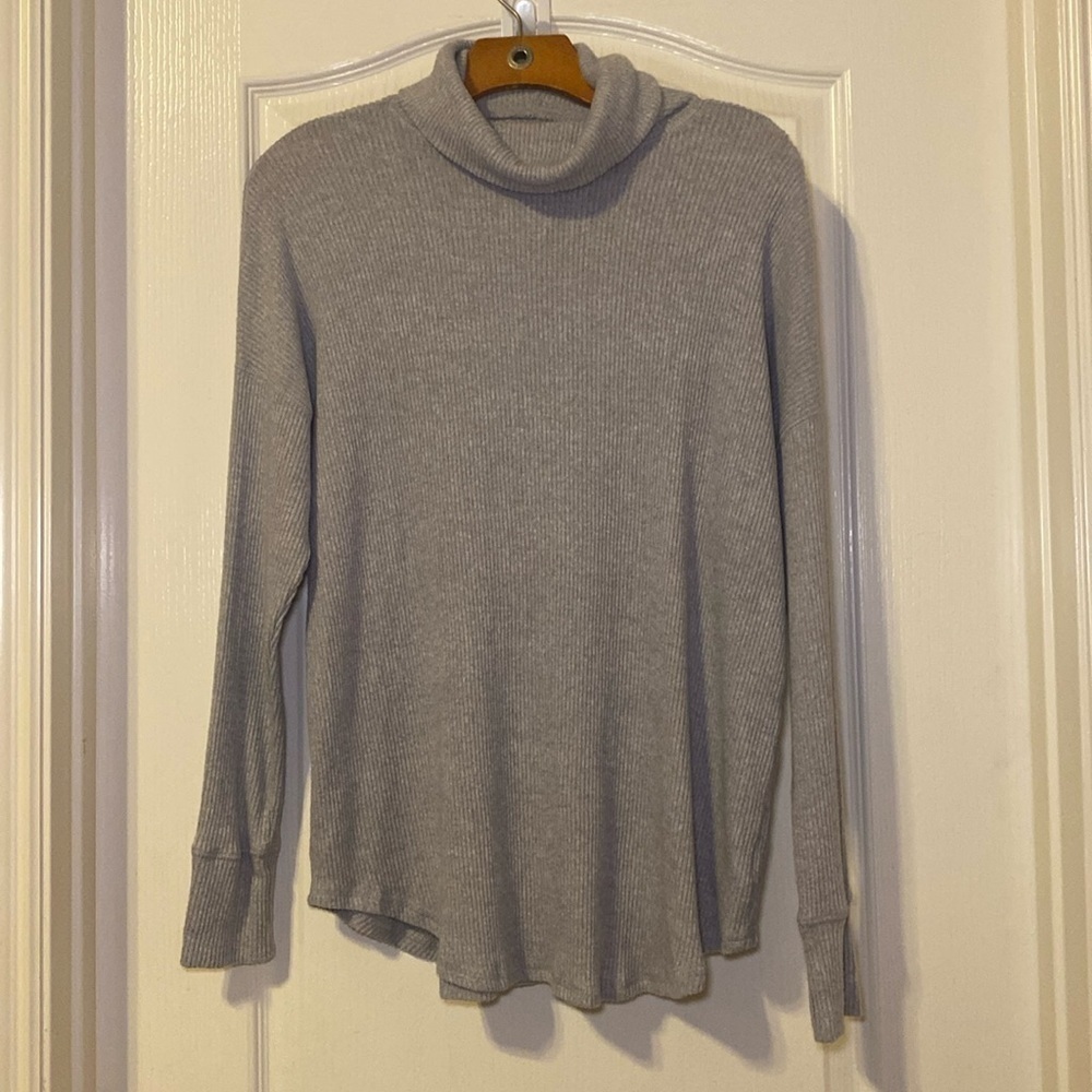 American Eagle Outfitters Cowl Neck Light Grey Long Sleeve Size Medium NWOT